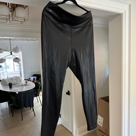 Black, shiny, sexy liquid leggings - Size L/XL - Picture 2 of 14